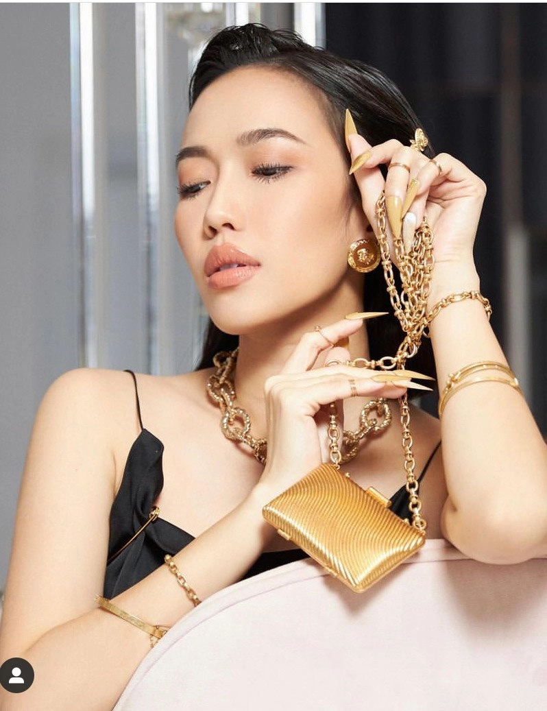 Sao sắm gì dàn mỹ nhân việt chi mạnh tay mua chiếc túi chỉ đựng được không khí - 24
