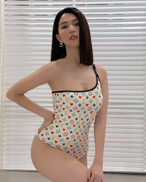 Sao sắm gì đi tìm mỹ nhân có sở hữu bikini đắt giá nhất vbiz - 1