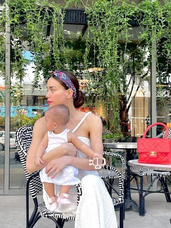 Sao sắm gì đông nhi hà hồ khoe túi mới có nàng hậu chi hơn 2 trăm triệu - 18