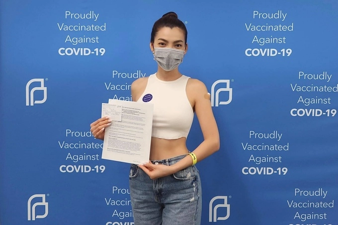 Sao việt đi tiêm vaccine mc bọc kín mít hoa hậu diễn viên đơn giản thoải mái - 3