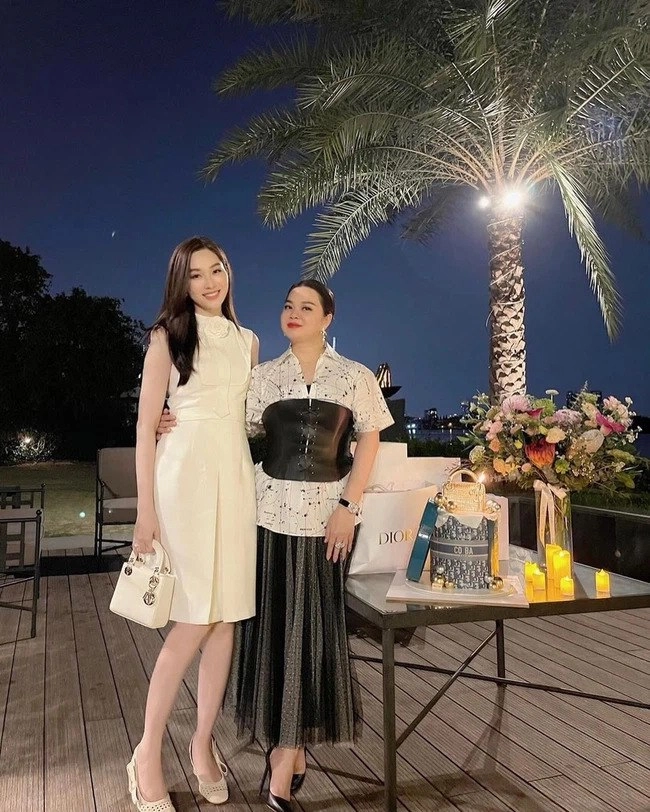 So style mẹ 2 con đặng thu thảo với trước đây vẫn diện đầm trắng nhưng giờ sang chảnh hơn - 5