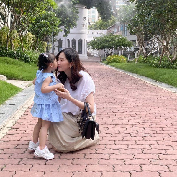So style mẹ 2 con đặng thu thảo với trước đây vẫn diện đầm trắng nhưng giờ sang chảnh hơn - 14