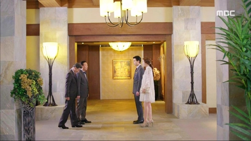 Soi khách sạn căn hộ xa hoa trong phim hotel king - 3