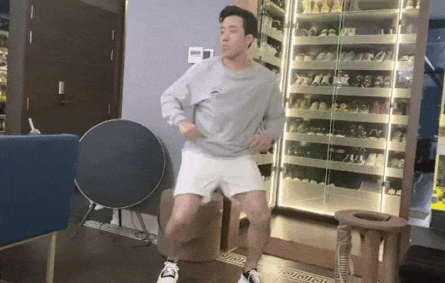 Soi tủ đồ hiệu của sao việt người ngỡ giàu nhất lại đơn giản khó tin - 7