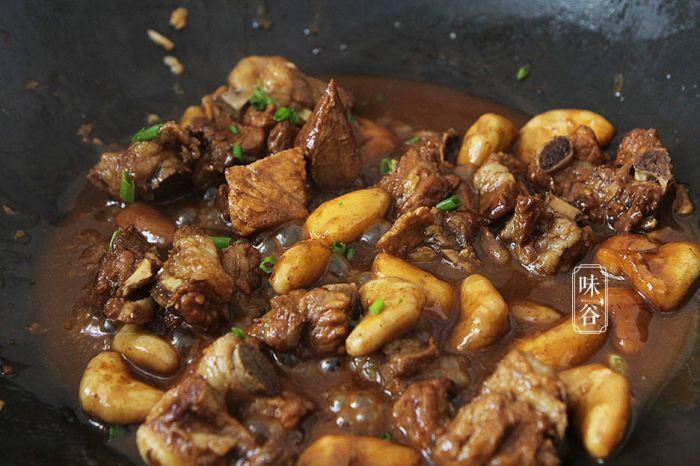 Sườn kho với loại củ đen xì đầy gai này tưởng không ngon mà ngon không tưởng - 7