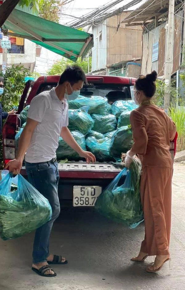 Tài tình như nhật kim anh đứng trên đôi guốc cao hàng giờ đi thiện nguyện - 3