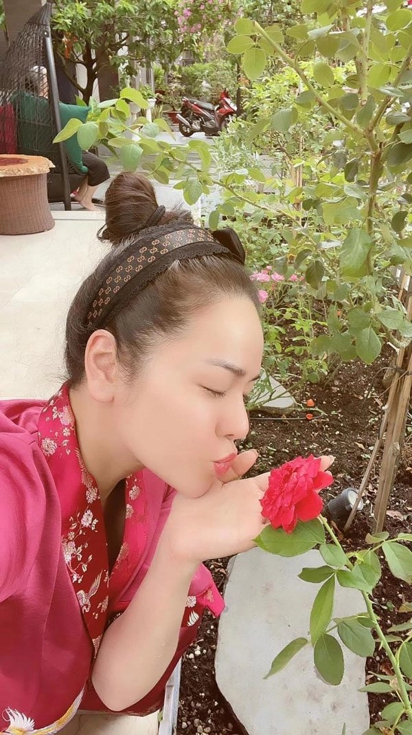Tài tình như nhật kim anh đứng trên đôi guốc cao hàng giờ đi thiện nguyện - 14
