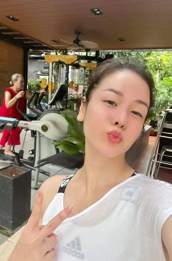 Tài tình như nhật kim anh đứng trên đôi guốc cao hàng giờ đi thiện nguyện - 21