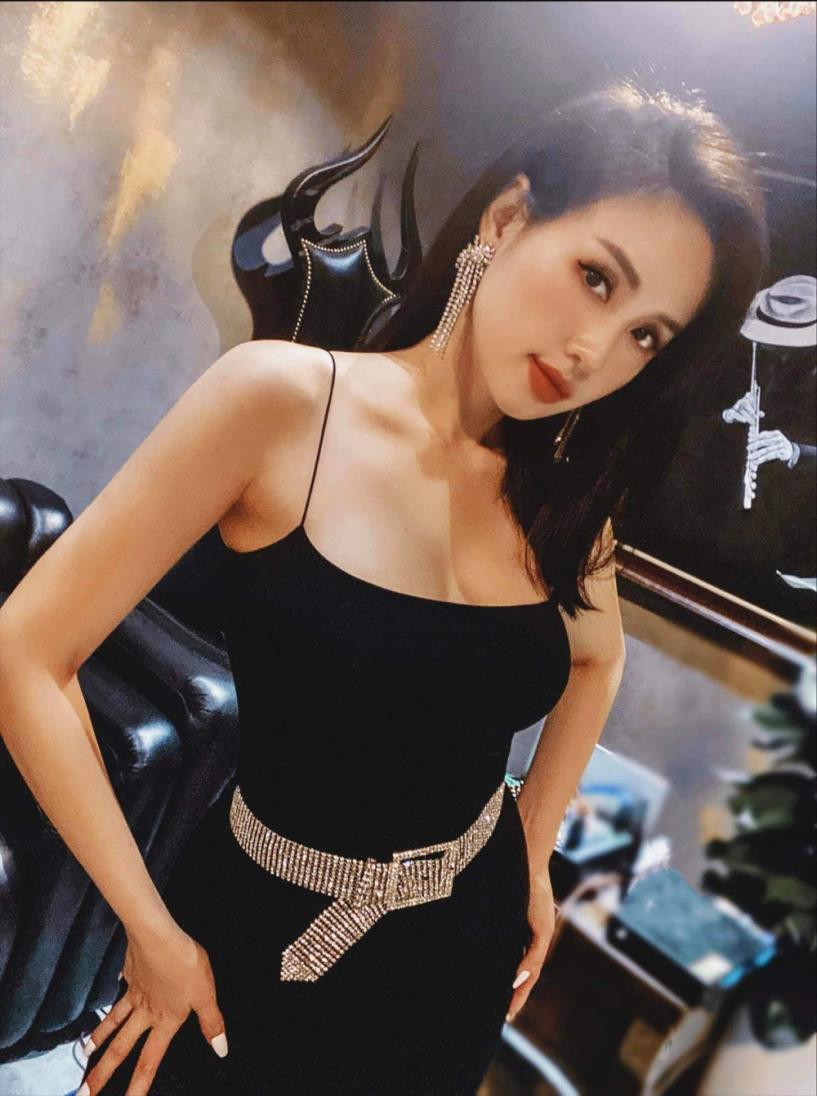 Tâm tít khoe vòng một hờ hững với đầm ngủ tiết lộ màu váy yêu thích - 12