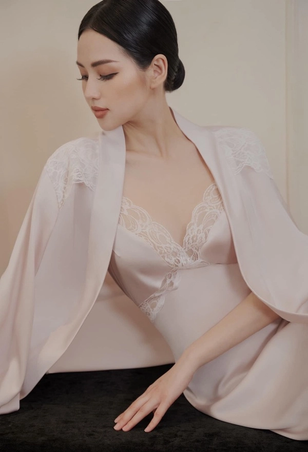 Tâm tít khoe vòng một hờ hững với đầm ngủ tiết lộ màu váy yêu thích - 13