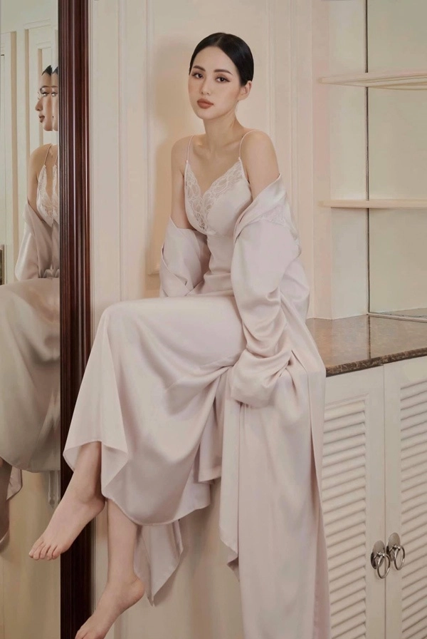 Tâm tít khoe vòng một hờ hững với đầm ngủ tiết lộ màu váy yêu thích - 15