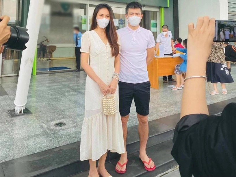 Thuỷ tiên đi sao kê đẹp như tiểu thư xách túi ngọc trai được bán tràn lan giá ngã cây - 3