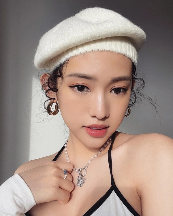 Thuý vi khoe vòng một tràn đầy trong nội y ren nhưng một chi tiết đã phá hỏng tất cả - 13