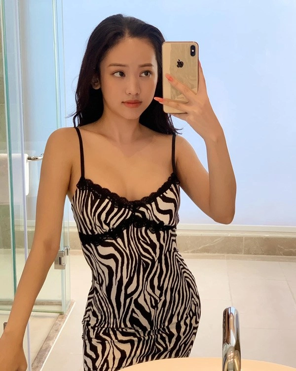Thuý vi khoe vòng một tràn đầy trong nội y ren nhưng một chi tiết đã phá hỏng tất cả - 23