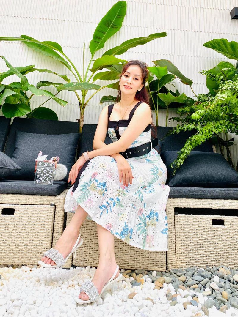 Trước khi livestream ôm mặt khóc giữa đêm khánh thi đã lên đồ lãng mạn cho bữa tối 2 người - 4