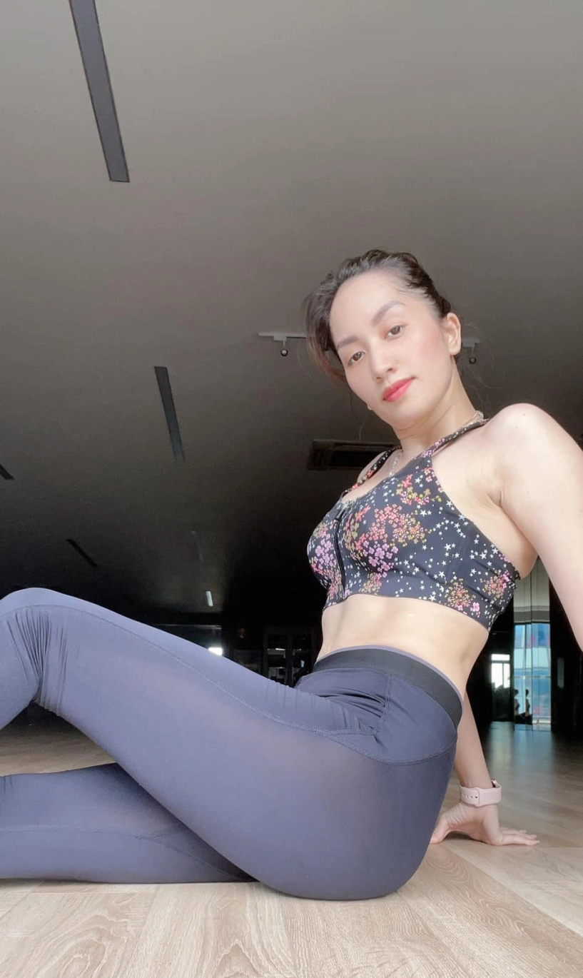 Trước khi livestream ôm mặt khóc giữa đêm khánh thi đã lên đồ lãng mạn cho bữa tối 2 người - 7