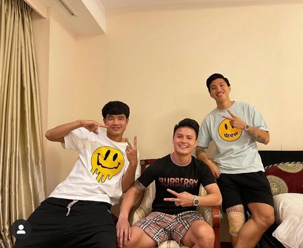 Trước khi thắng indo 4-0 quang hải có màn lên đồ sang chảnh nhưng có món hài hước - 8