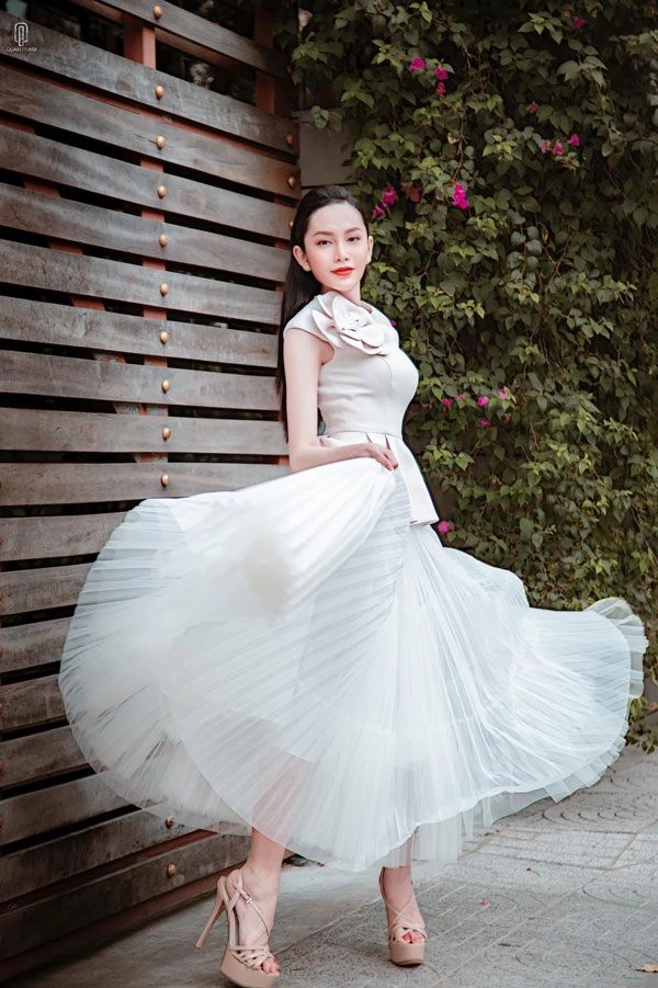 Từng ăn mì gói dành dụm chuyển giới nàng á hậu sau đăng quang xach ngay tui nghìn đô - 3