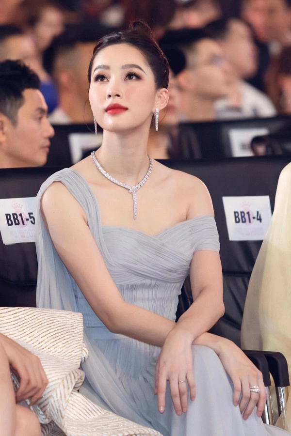 Tuyển tập những món trang sức có tiền cũng không mua nổi của hh đặng thu thảo - 2