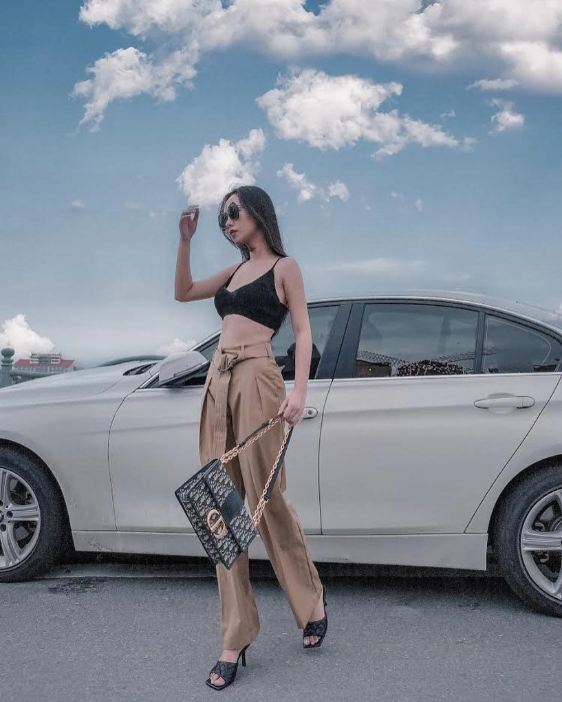 Váy rơi lộ cặp tuyết lê ngay trên sàn catwalk hoa hậu 9x ngày ấy giờ ra sao - 9