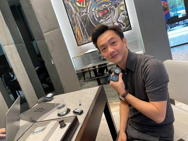 Vợ chồng cường đôla chơi hệ giàu sang chán xe chuyển sang tặng đồng hồ giá bằng vài căn hộ - 9