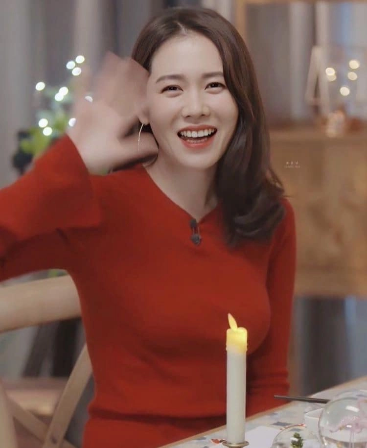Vừa hẹn hò hoàng tử xứ hàn son yejin bị nghi mang bầu tất cả vì váy áo phản chủ - 9