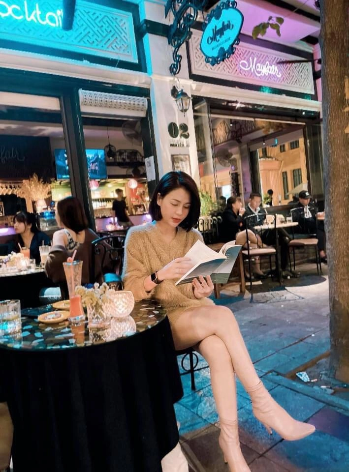 Xảvai minh hướng dương ngược nắng xách túi hiệu ra phố mẹ 1 con mà mặc gợi cảm đỉnh cao - 11