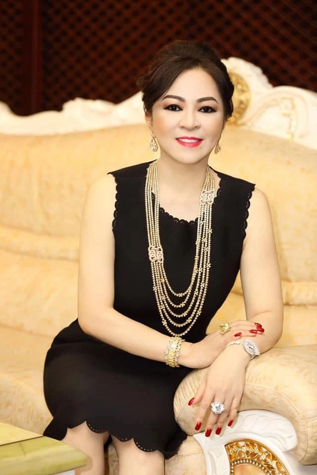 Xem livestream cđm lại được dịp ngắm bst trang sức kim cương của bà phương hằng - 3
