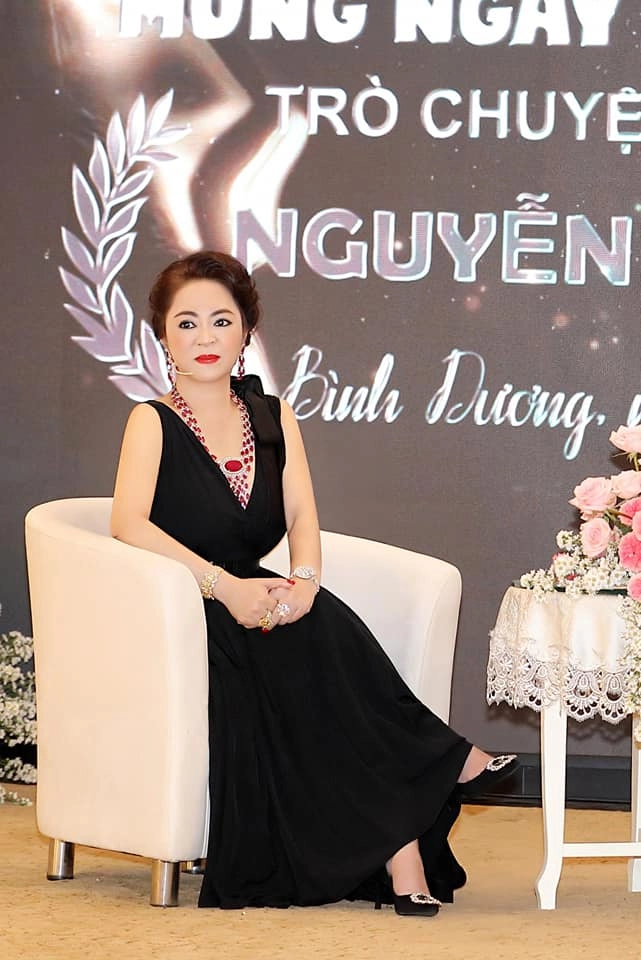 Xem livestream cđm lại được dịp ngắm bst trang sức kim cương của bà phương hằng - 7