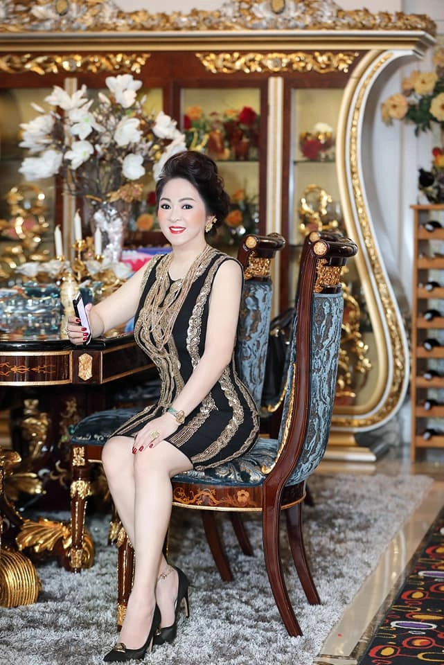 Xem livestream cđm lại được dịp ngắm bst trang sức kim cương của bà phương hằng - 9