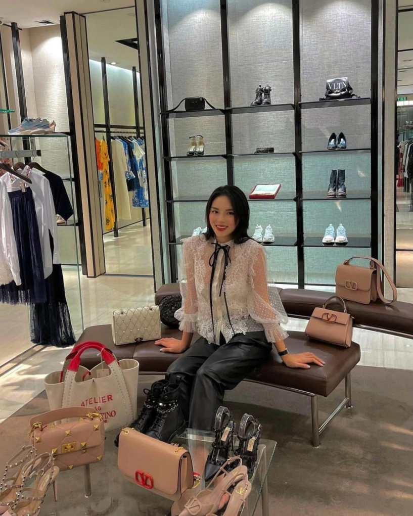 Xuất ngũ chưa lâu kỳ duyên quay lại đường đua hàng hiệu chốt đơn cả lô túi giày nghìn đô - 5