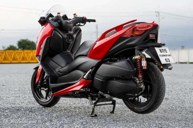 Yamaha xmax 300 độ hoàn thiện với tông màu đỏ nổi bật - 16