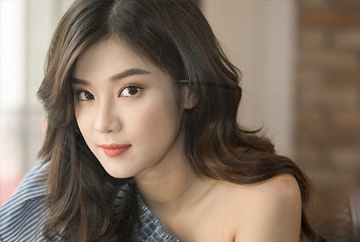 Chỉ nhìn cách lên đồ và lối trang điểm đoán tên sao khi đeo khẩu trang - 10