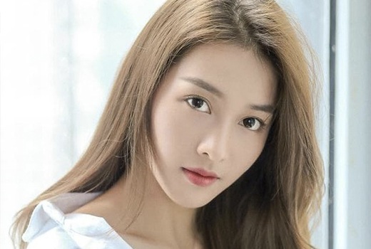Chỉ nhìn cách lên đồ và lối trang điểm đoán tên sao khi đeo khẩu trang - 14
