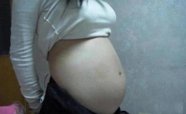 Con gái 16 tuổi có bầu nguyên nhân được tìm ra tất cả do người bố - 1