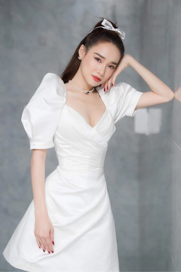 Dù chân tay gầy gò đáng báo động nhã phương vẫn tỏa sáng với khuôn ngực nảy nở - 4