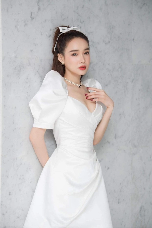 Dù chân tay gầy gò đáng báo động nhã phương vẫn tỏa sáng với khuôn ngực nảy nở - 6
