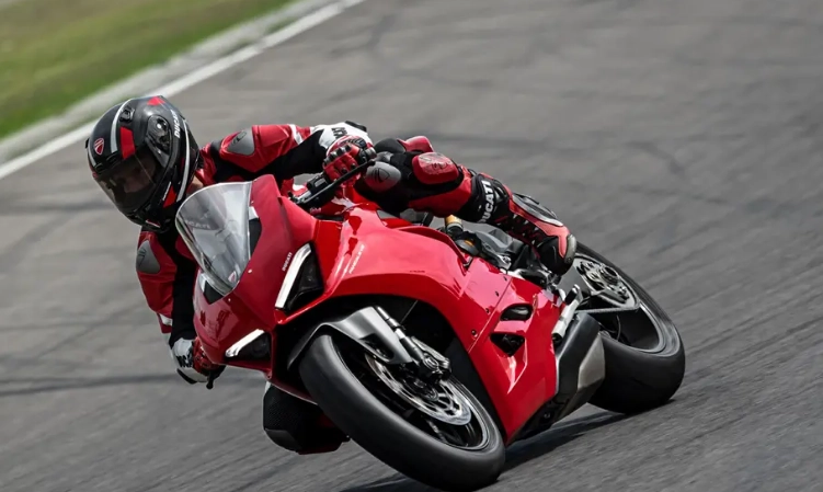 Ducati panigale v2 lộ diện - đánh cắp giao diện của đàn anh panigale v4 - 3