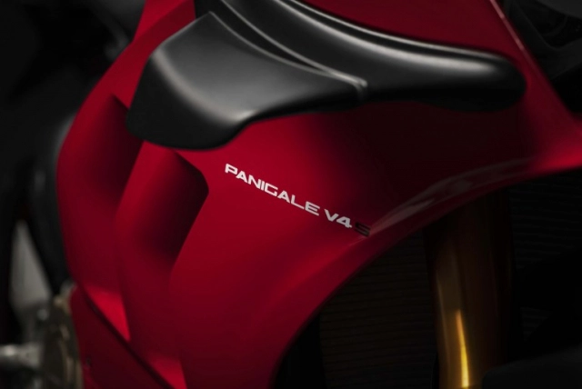 Ducati panigale v4 2020 mới được bổ sung winglets như panigale v4 r - 4