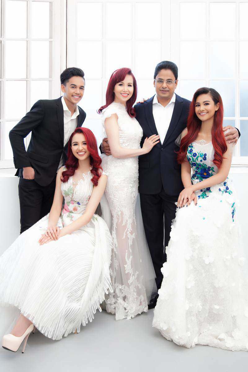 Hoa hậu việt nam duy nhất lấy chồng ngoại quốc chịu đàm tiếu giờ viên mãn làm mẹ 3 con - 3