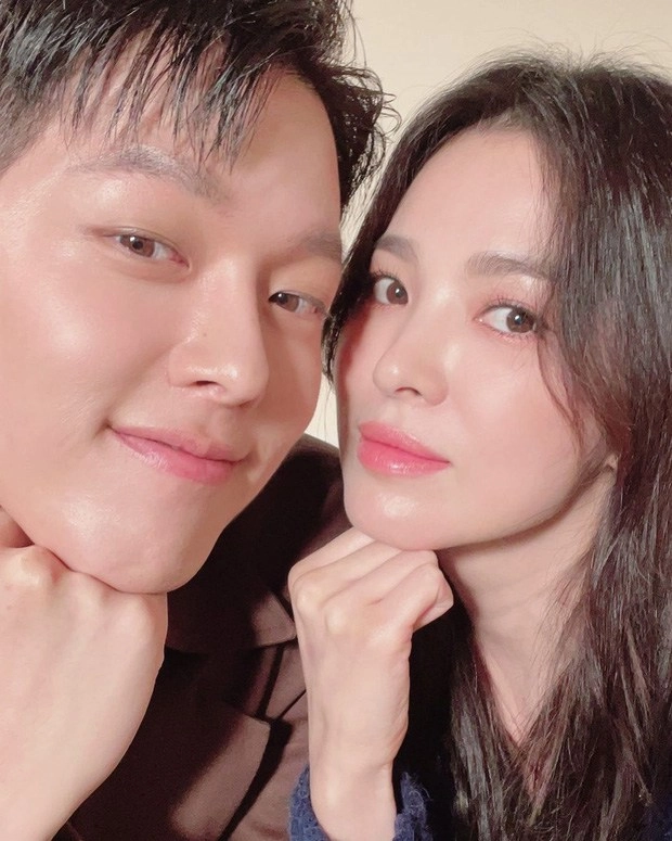 Khoe ảnh đọ mặt với trai trẻ song hye kyo lại share cách chăm da của chồng cũ - 1