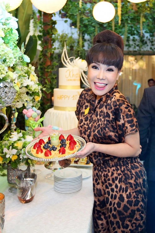 Ngỡ ngàng với vẻ trẻ trung hơn tuổi của việt hương ngoài đời - 1