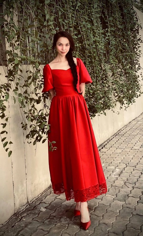 Phối hàng hiệu với mốt giấu quần hiền thục trẻ ra như nữ sinh đại học - 6