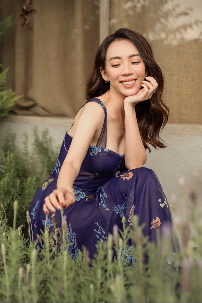 Thu trang đăng hình khoe thềm ngực lụa là cđm réo gọi anh luật chịu sao nổi - 6