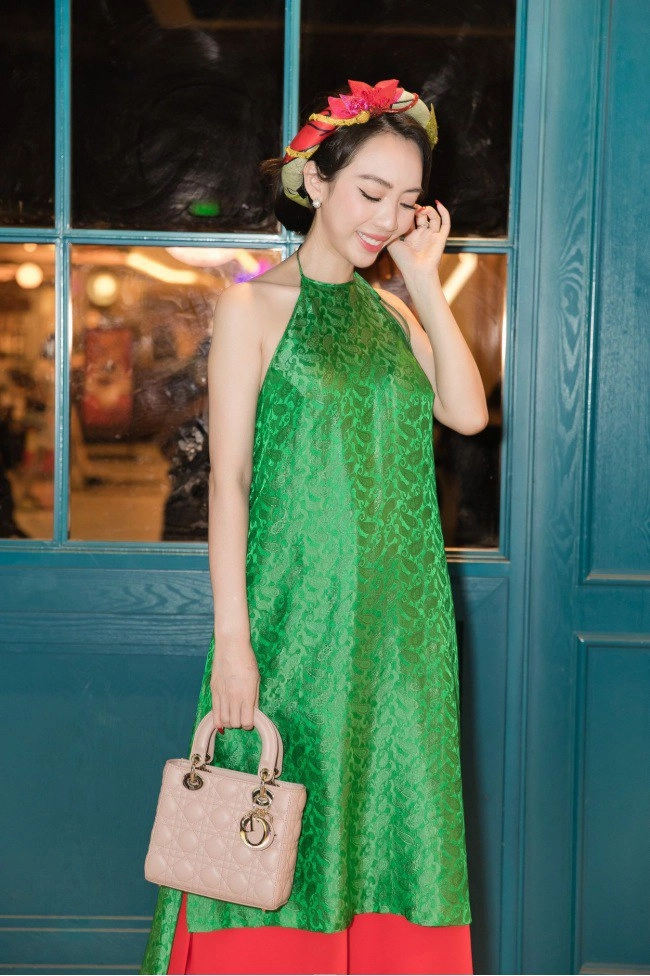 Thu trang đăng hình khoe thềm ngực lụa là cđm réo gọi anh luật chịu sao nổi - 8