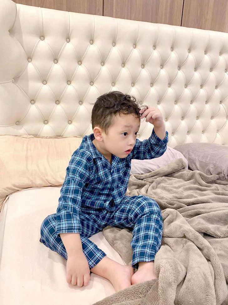 5 năm làm mẹ đơn thân ly kute khoe ảnh phòng ngủđể thấy một chàng trai nằm trên giường - 12