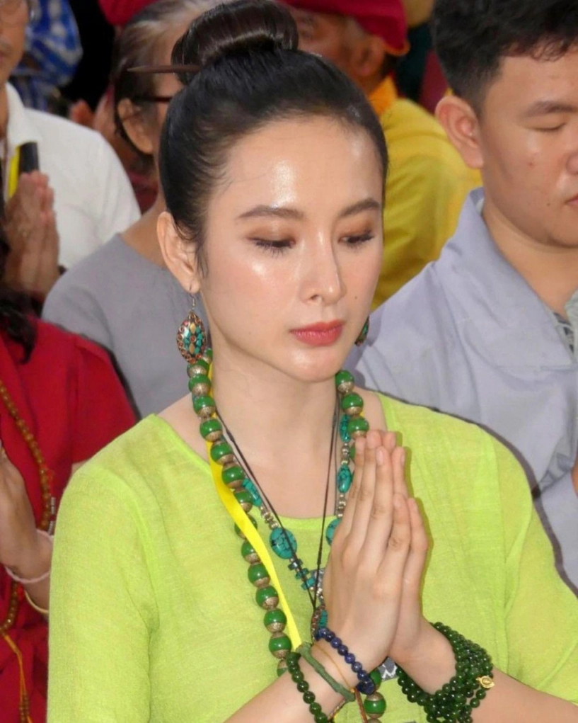 Angela phương trinh gây bấn loạn vì góc nghiêng mĩ miều nhìn sang mặt mộc càng gây thương nhớ - 3