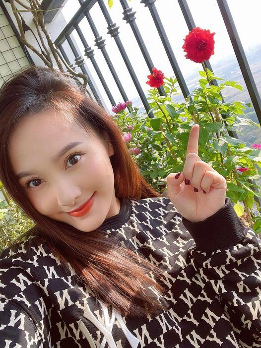 Bảo thanh chơi chiêu gì tài tình quá bầu vượt mặt vẫn gọn gàng làn da sáng mịn như ngọc - 1