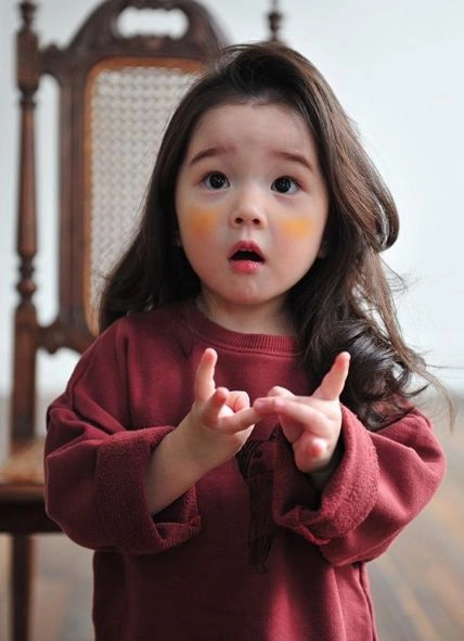 Các mẫu tóc xoăn cho bé gái 5 tuổi siêu dễ thương mẹ không nên bỏ qua - 7