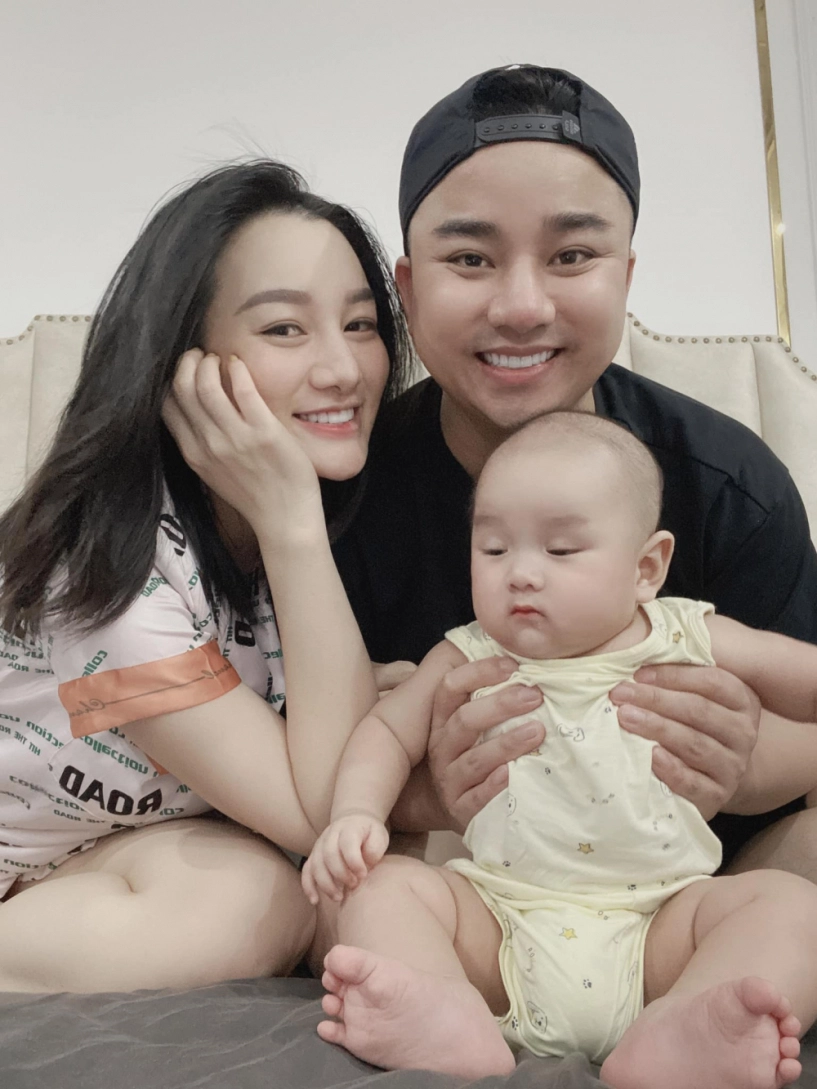 Con gái đàm vĩnh hưng lấy chồng tối mặt chăm con khổ nhưng không dám kêu - 2
